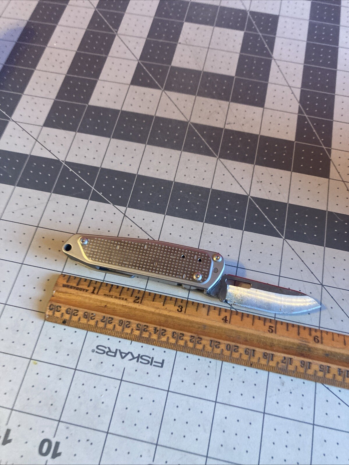 Leatherman FREE T2 Multi-Tool Pocket Knife USA