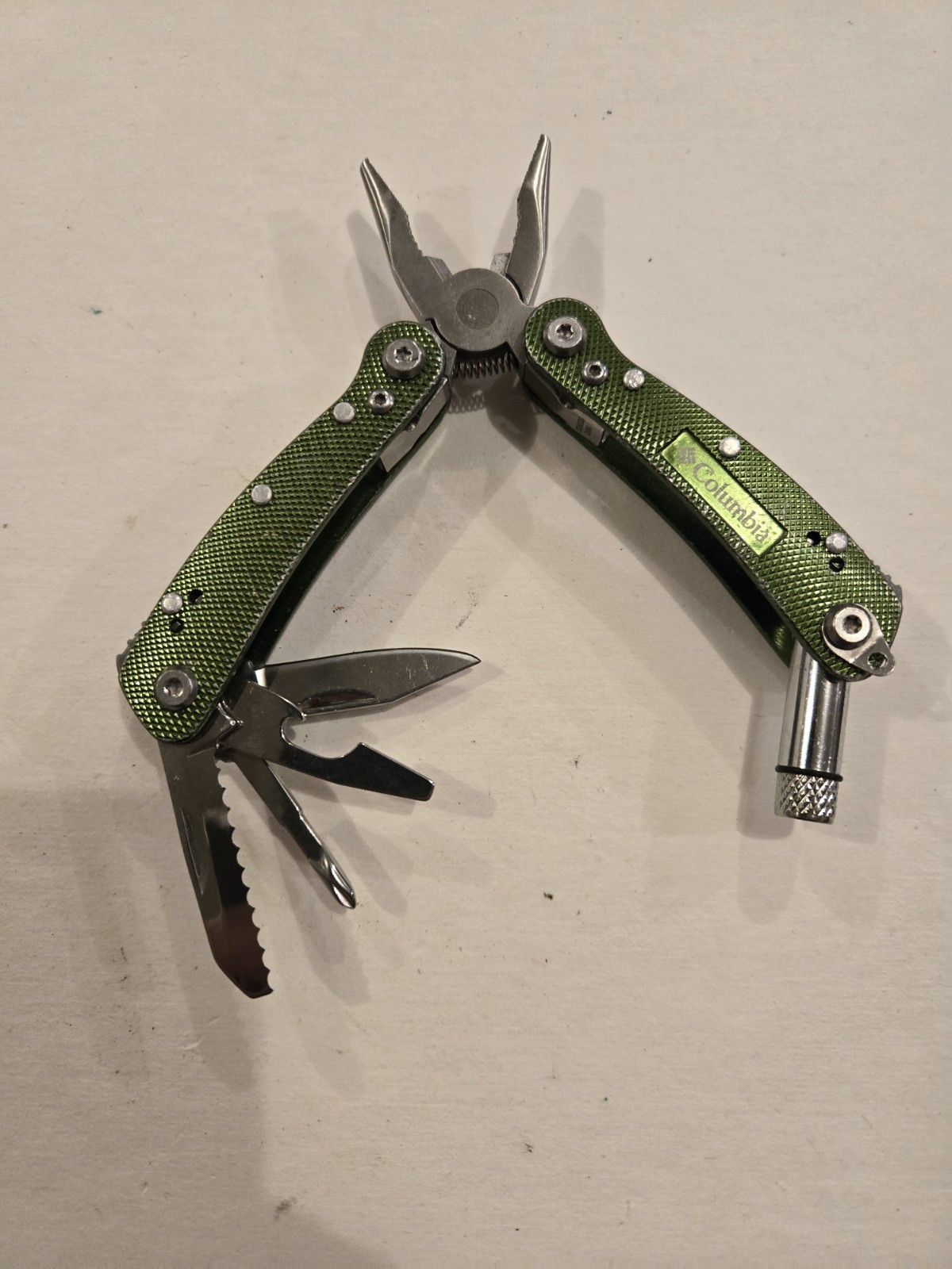 Columbia Key Chain Multi Tool With LED Light, Green