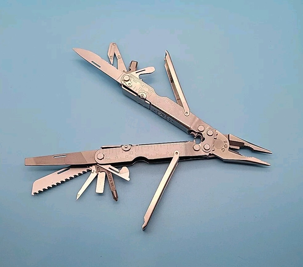 SOG PowerLock Multi-Tool – Compound Leverage Pliers – V-Cutter – 1/4 Driver
