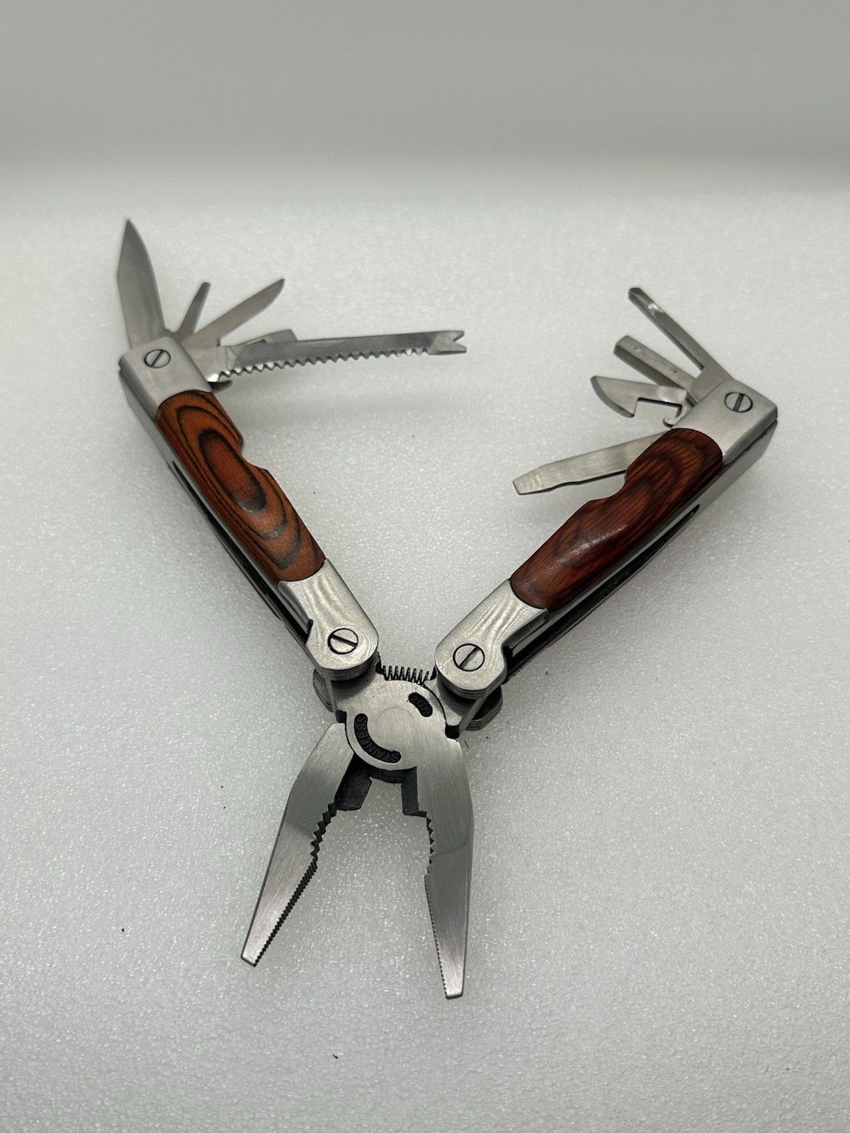 Winchester Wood Inlay Butterfly Opening 12 In 1 Multitool W/ Sheath & Bit Set