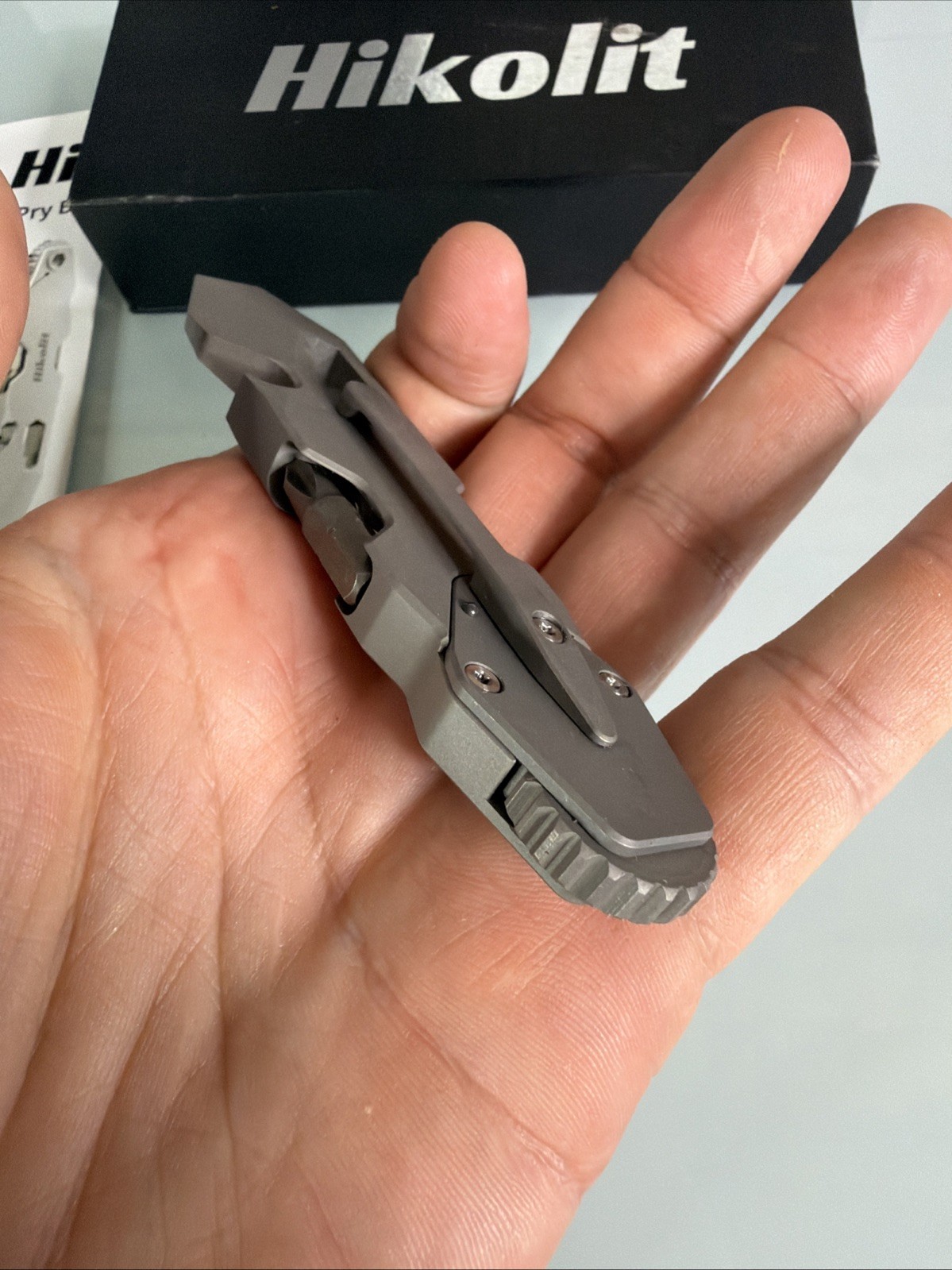 Versatile EDC Multitool Pry Bar with Ratchet Screwdriver, Bottle Opener & Hex Wr