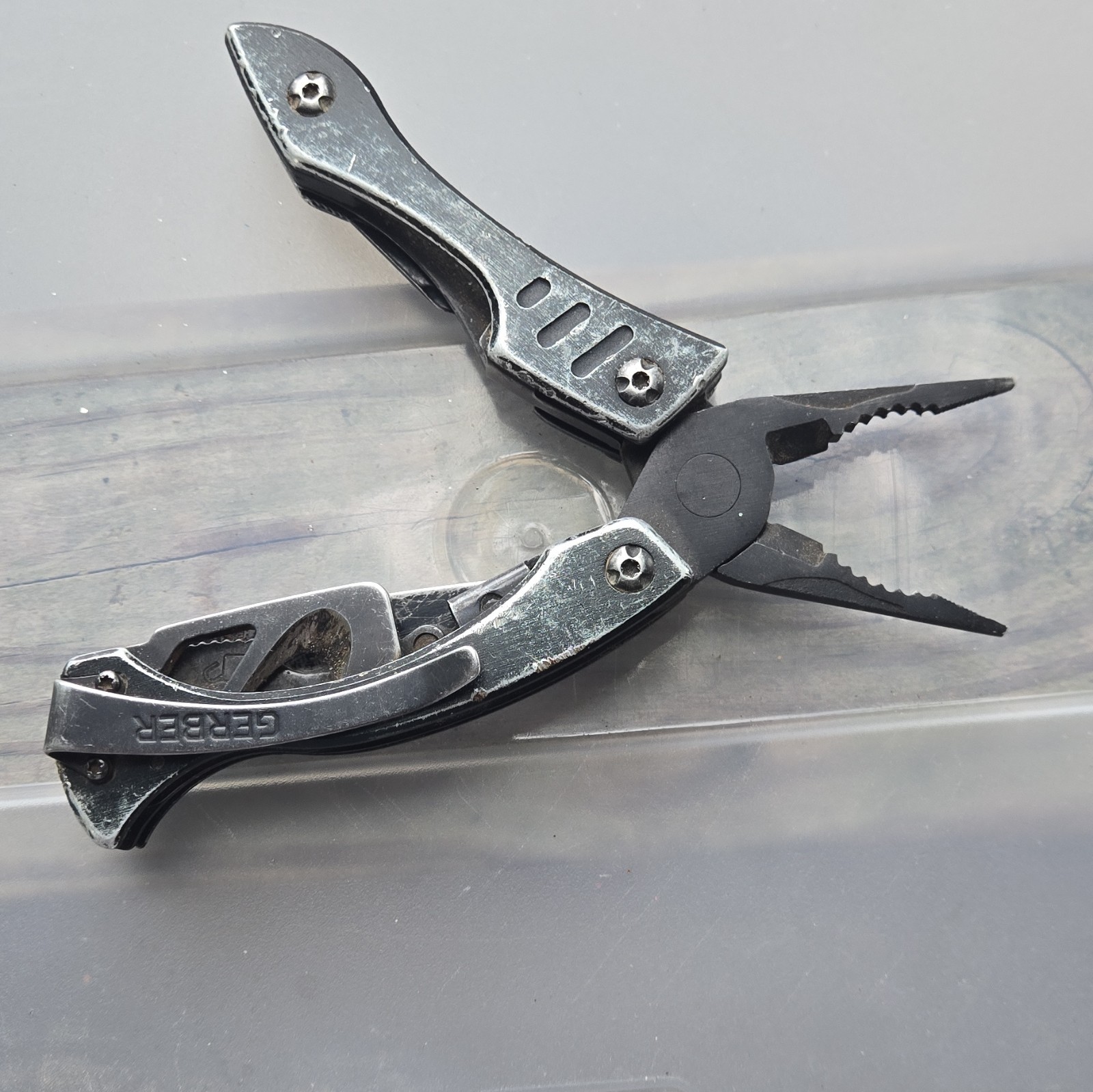 Gerber Crucial 9-in-1 Multi-Tool Pliers, 2.25″ Serrated Knife, Silver/Black