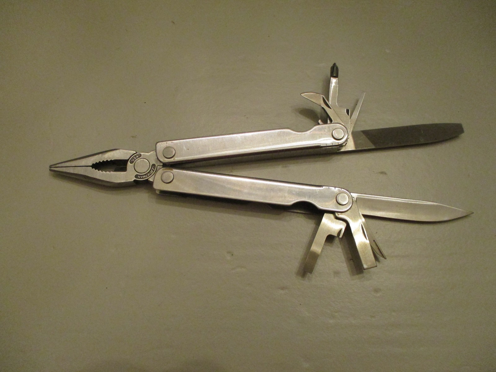 MULTI-TOOL SET (3) GERBER MP800 LEGEND+LEATHERMAN+SOG w/2 LEATHER CASES – NICE!