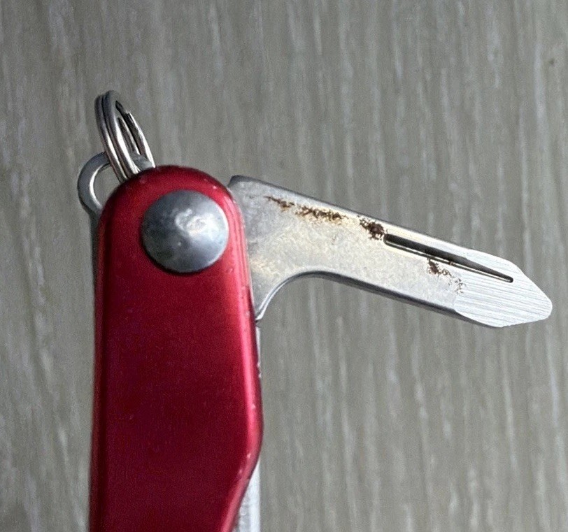 Leatherman Squirt S4 MultiTool Scissors Knife File Drivers Tweezers Red Metallic