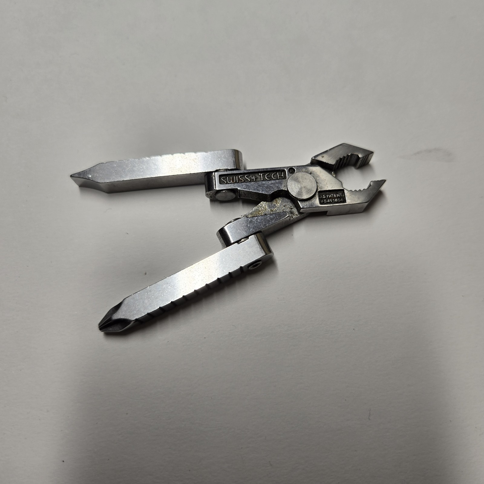 Swiss + Tech Micro-Tech 6-in-1 Multi Tool 1.75″ Folding Pliers Stainless Steel
