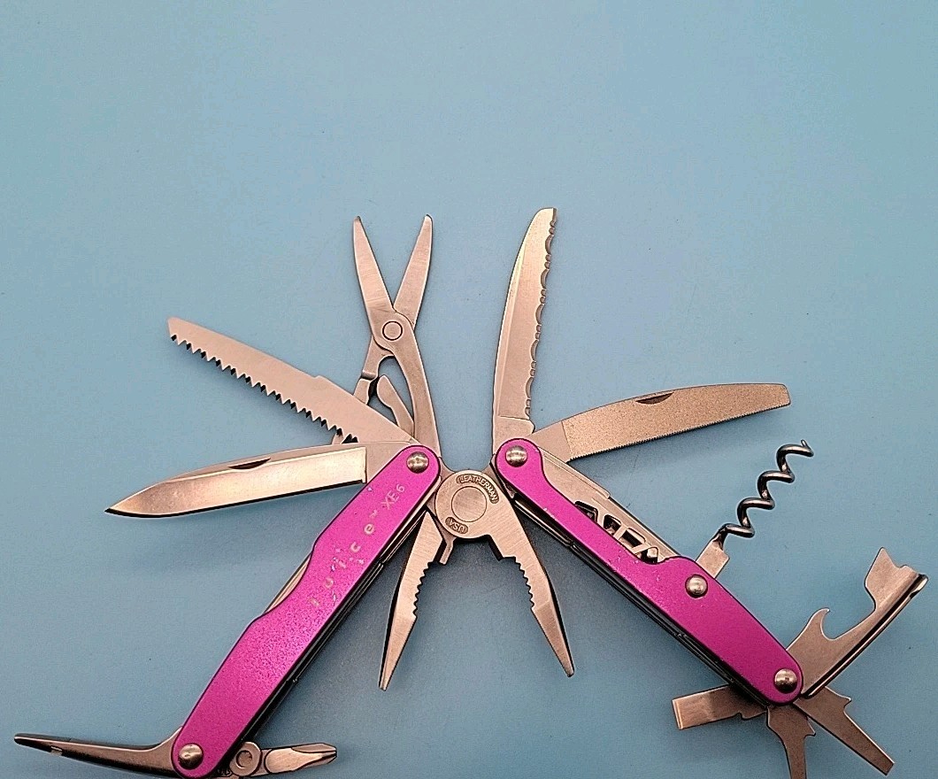 Leatherman JUICE XE6 Multi-Tool – Dated 0701 – Purple – Knife, Pliers – RETIRED