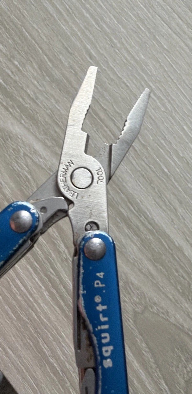 Leatherman Squirt P4 MultiTool Plier Knife File Drivers Blue Metallic