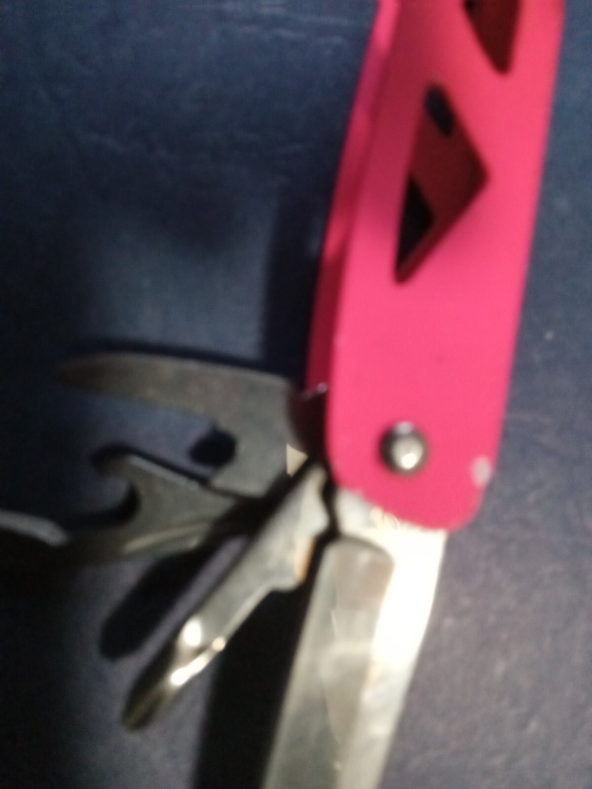 Pink 19-in-1, Multi Tool with pliers, knives, screwdrivers, bottle opener, etc