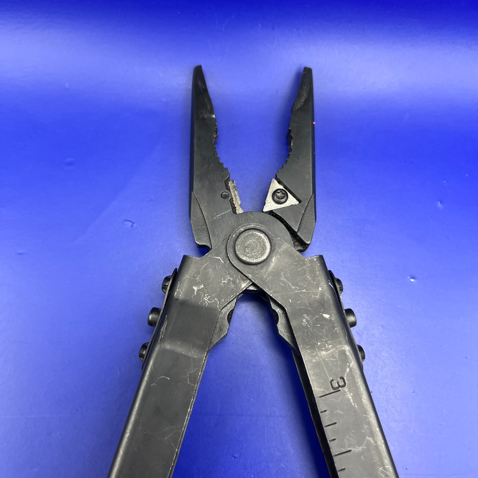 Gerber MP600 Black Oxide Multi-Tool Needle Nose Pliers Carbide Cutters