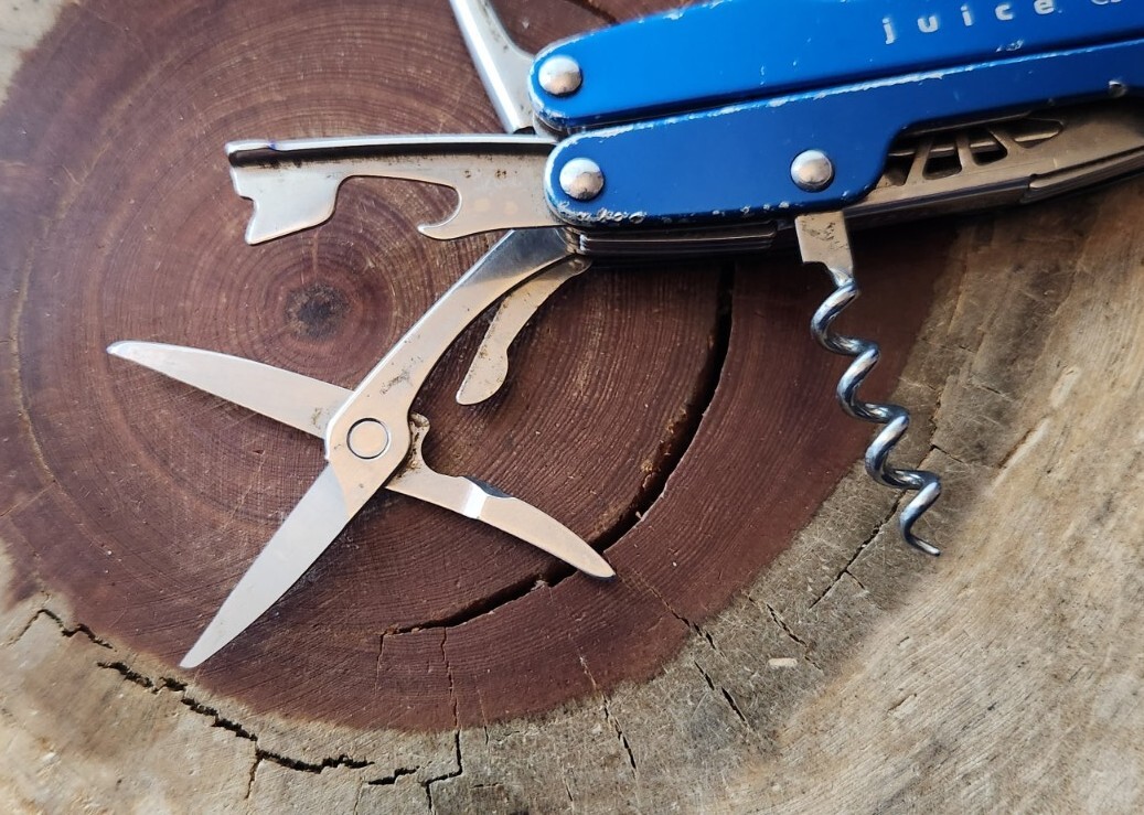 Leatherman Juice CS4 Blue – Pliers Blade Corkscrew – Great (READ) – T16