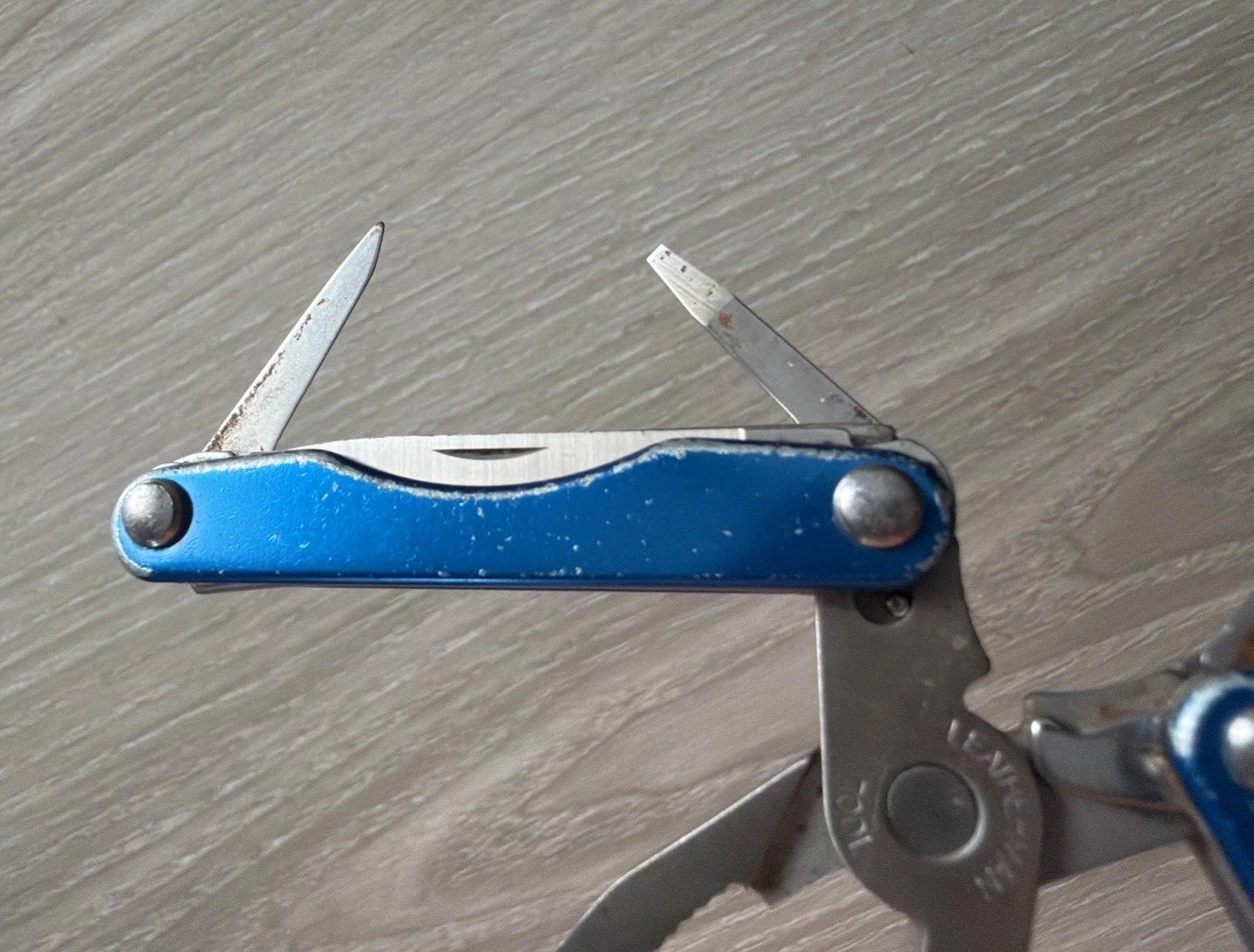 Leatherman Squirt P4 MultiTool Plier Knife File Drivers Blue Metallic