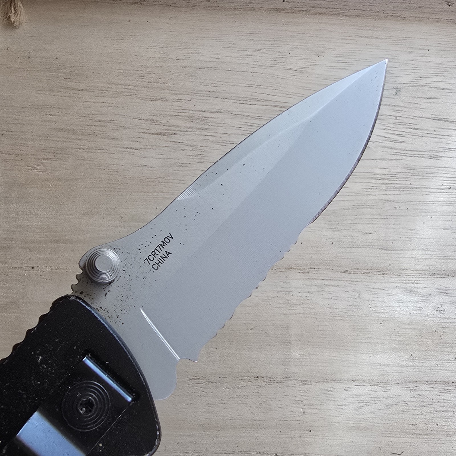 SOG ESCAPE LOCKBACK TACTICAL KNIFE BELT CUTTER GLASS BREAKER