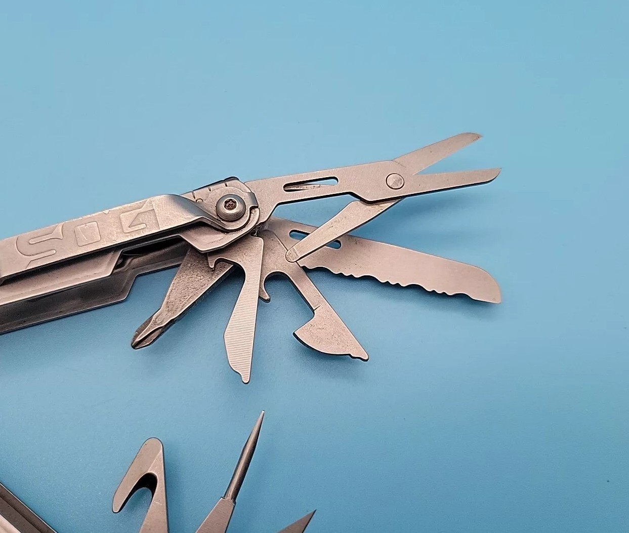 SOG PowerPint Multi-Tool – 18 Tools – Stone Wash – Screwdrivers, Pliers, Knife