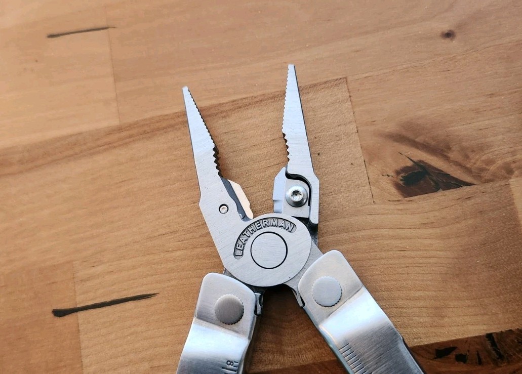 Leatherman REBAR Multi-Tool, Knife, Pliers, Saw w/ Sheath Stainless – New G91
