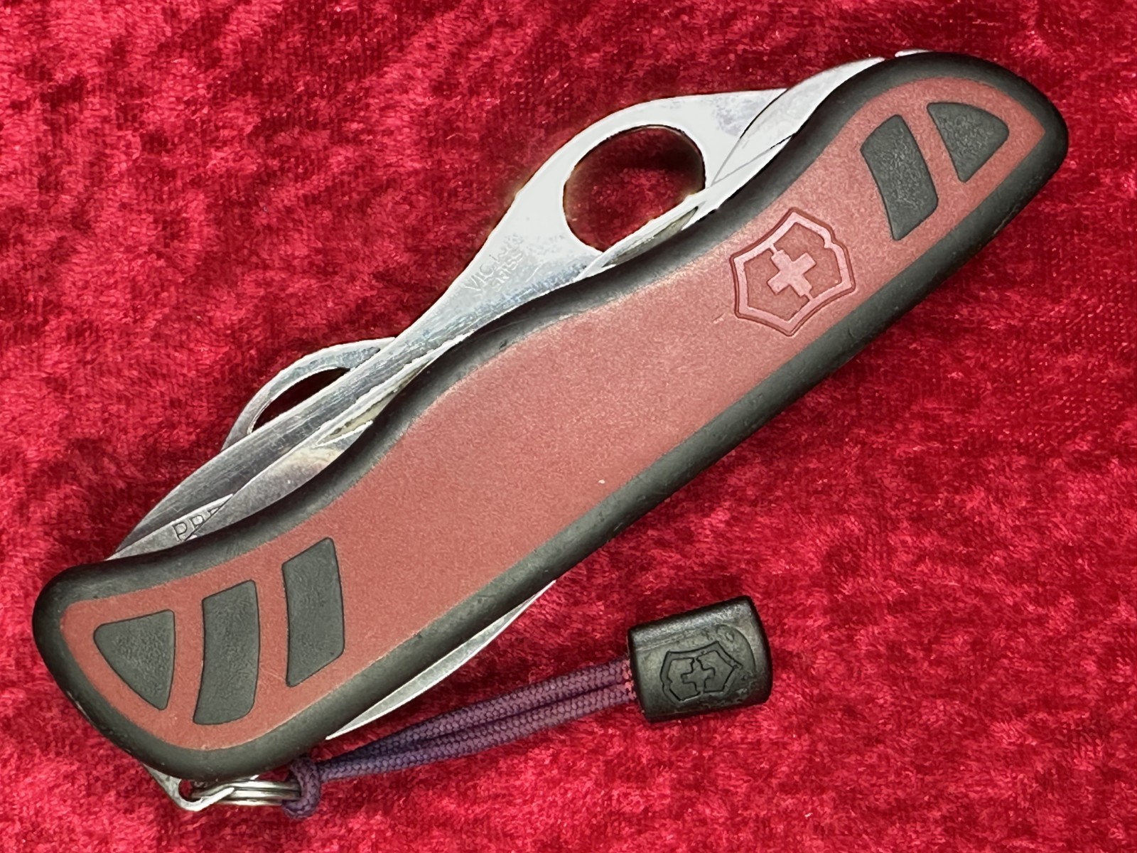 Victorinox Dual Pro Red/Black Large Swiss Army Knife 111mm 3 Layer 8 Tool (646)