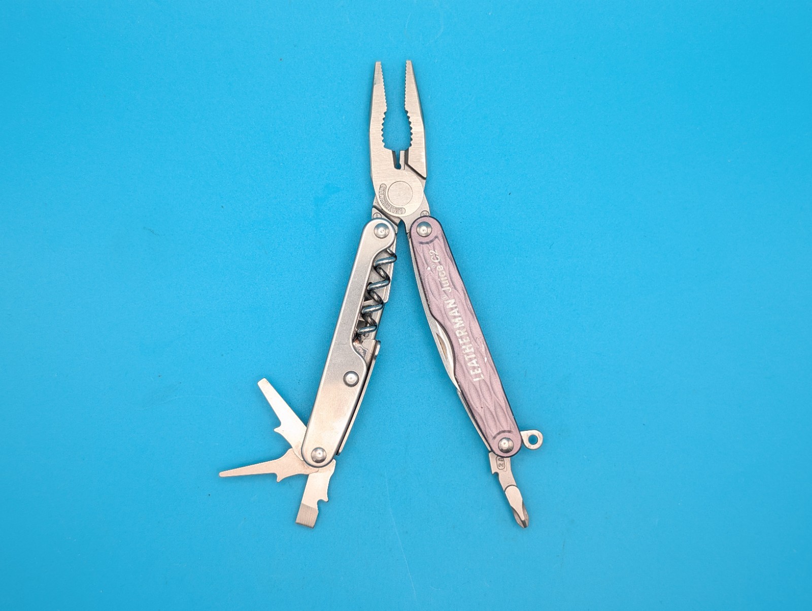 Leatherman Juice C2 Granite Gray Multi Tool! RETIRED!