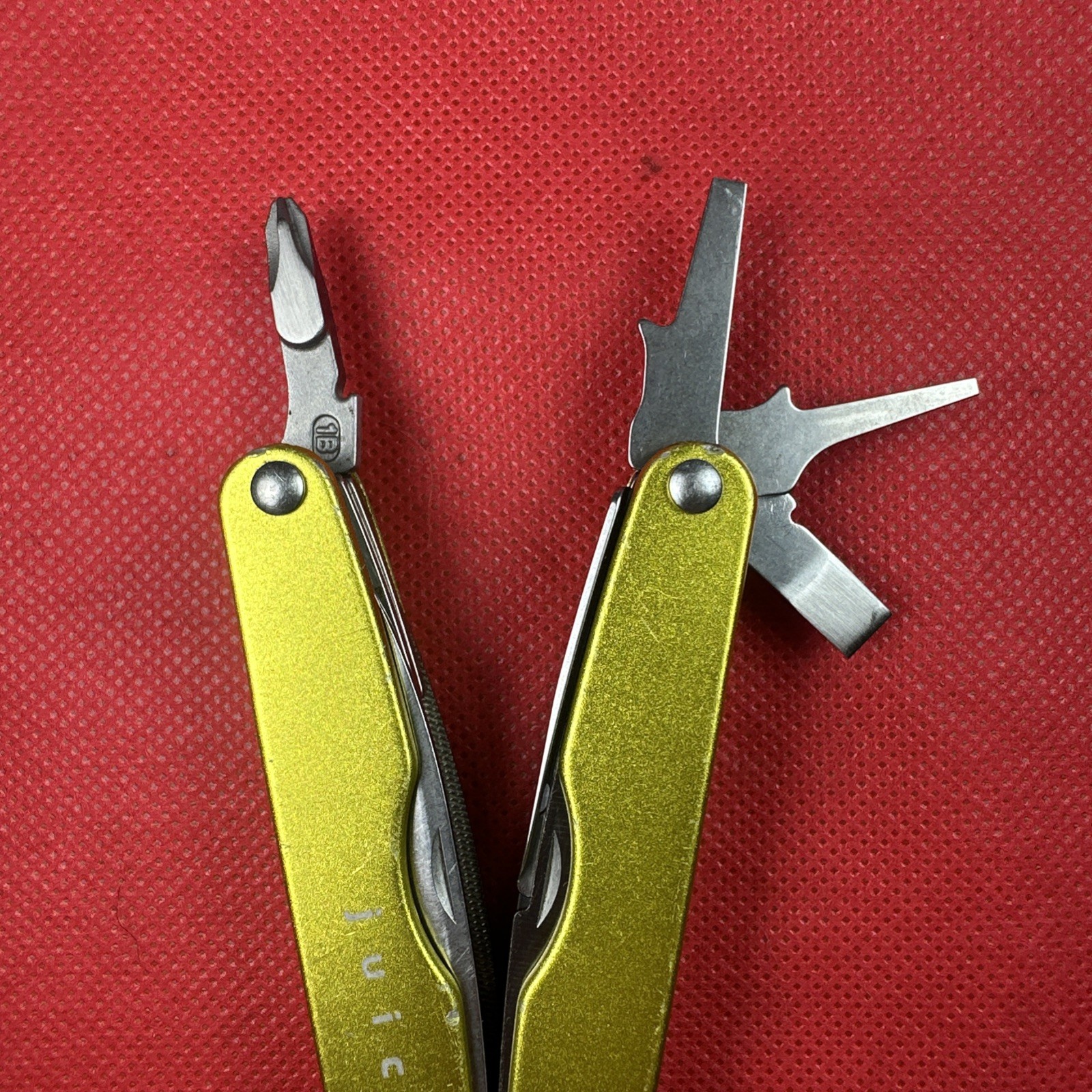 Rare & Discontinued Solar Yellow Leatherman Juice KF4, Fish, Home, Great EDC