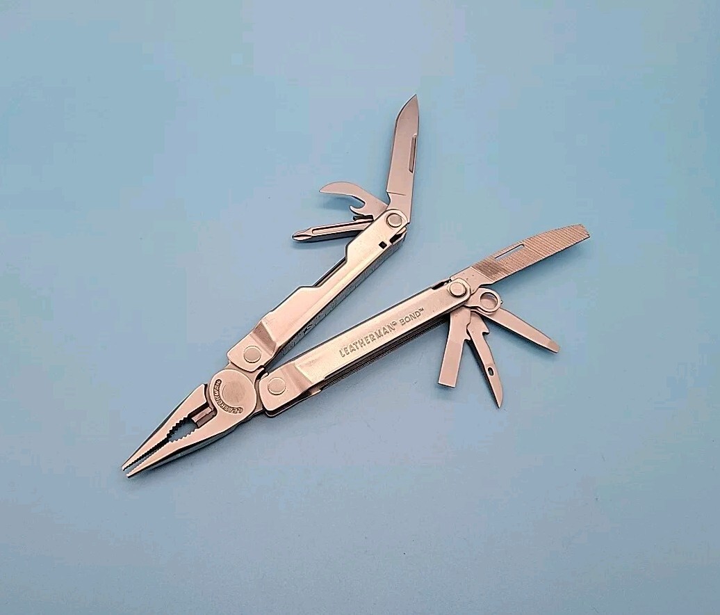 LEATHERMAN Bond Multitool – Knife, File, Screwdrivers, Pliers – Silver