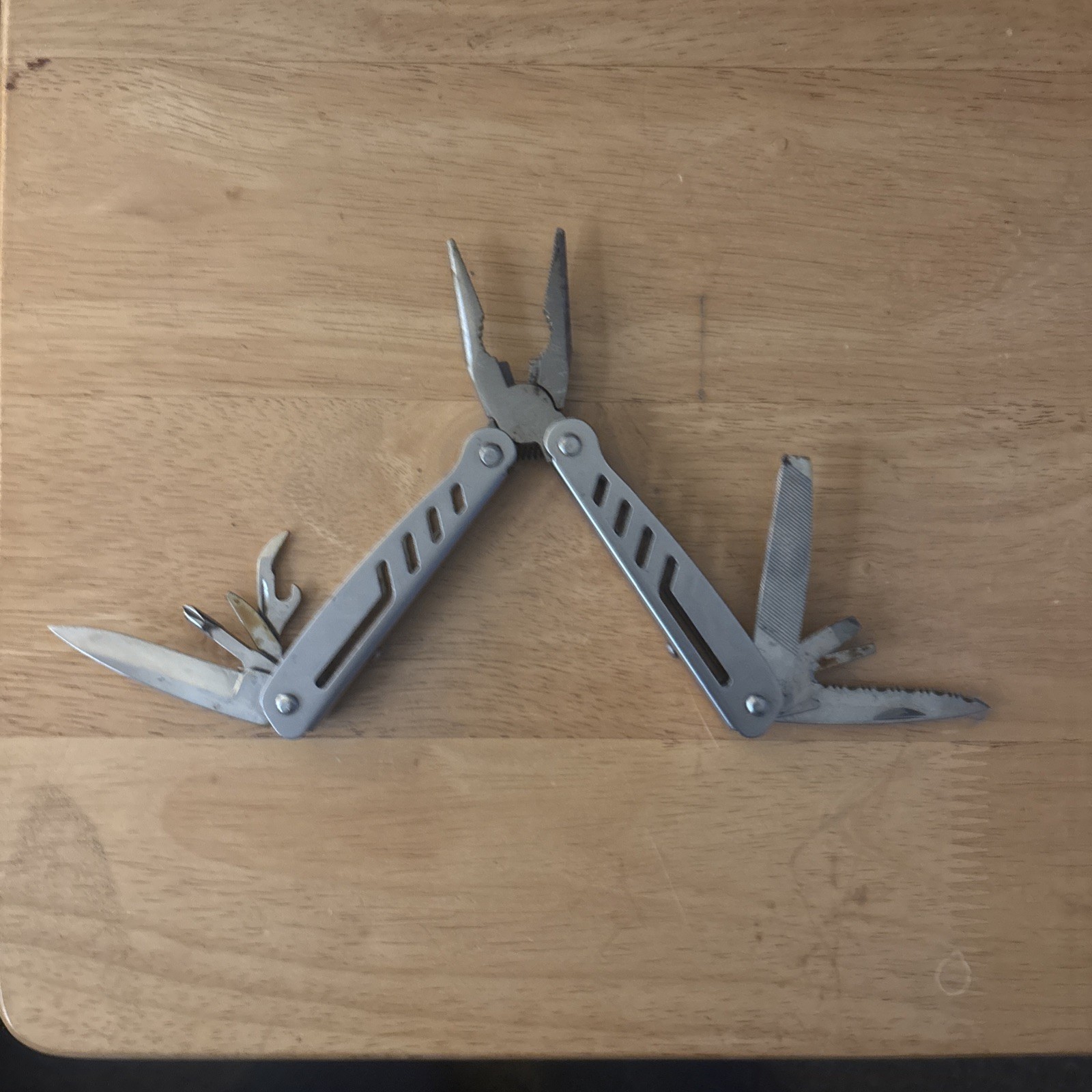 Multiper Silver Stainless Steel Multi-Tool Knife Pliers Screwdrivers bottle open