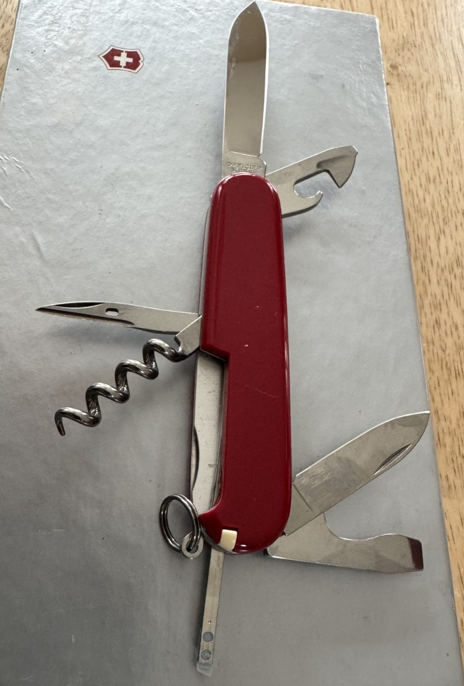 NEW Swiss Army Classic Red SD Knife and Flashlight Set, Victorinox New Boxed Set