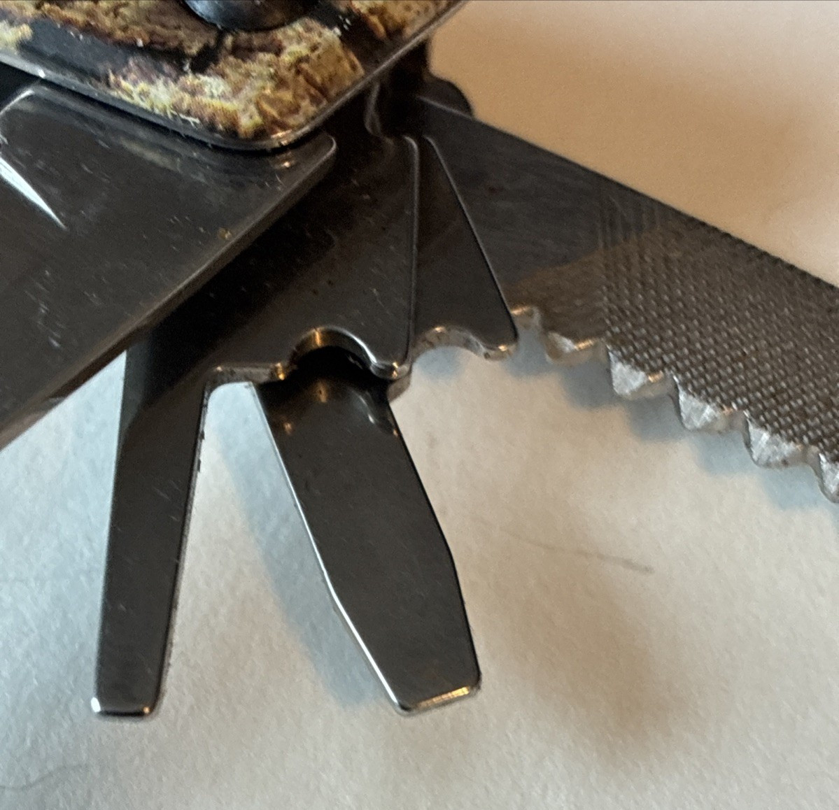 Mossy Oak 13-in-1 Multi-tool Pliers Folding Pocket Tool w/Sheath READ