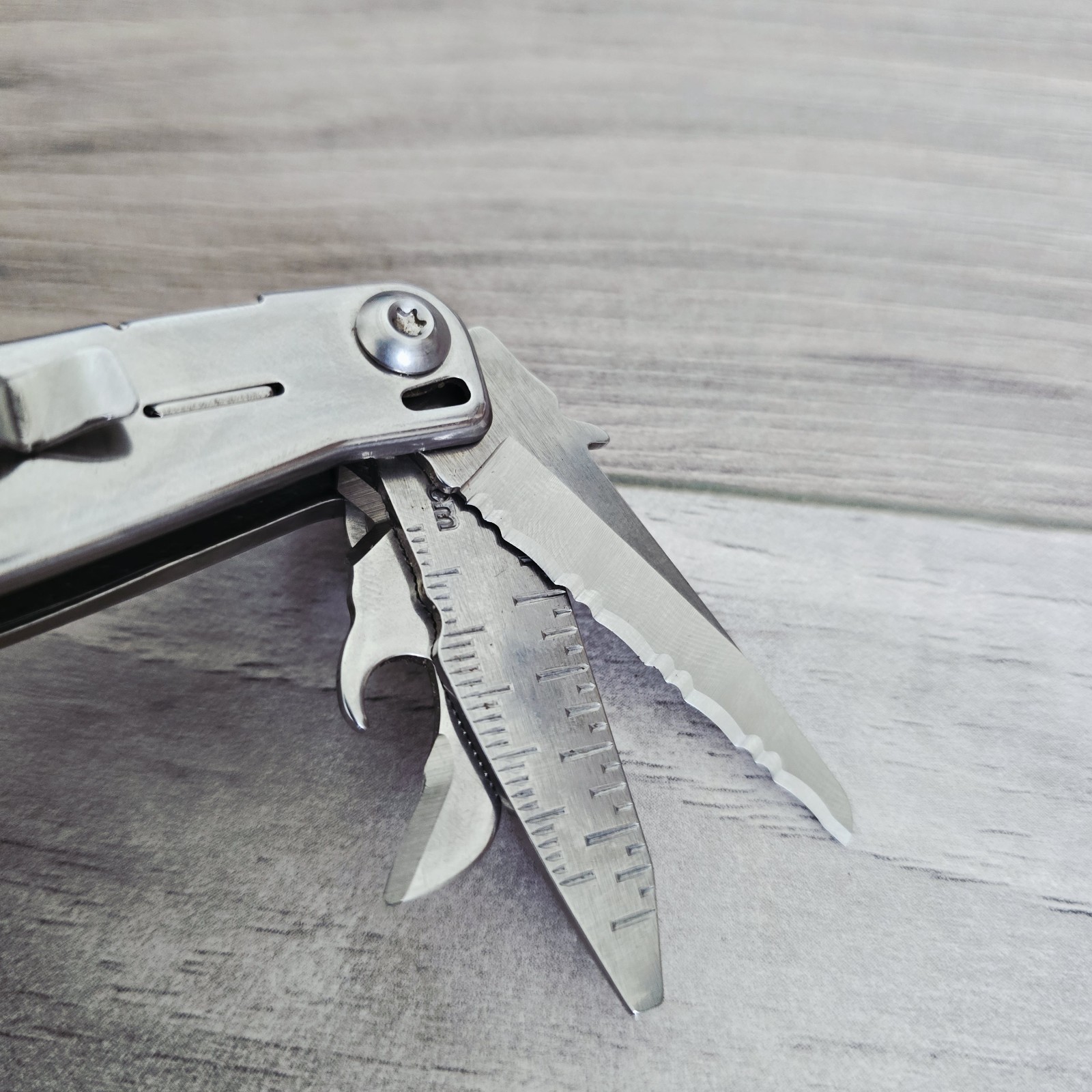LEATHERMAN Bolster Multi Tool Stainless Heavy-duty Camping Knife Excellent
