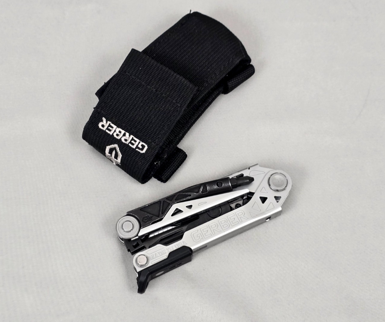 GERGER MADE IN USA Center Drive Multi-Tool w/Deployable Pliers and MOLLE Sheath
