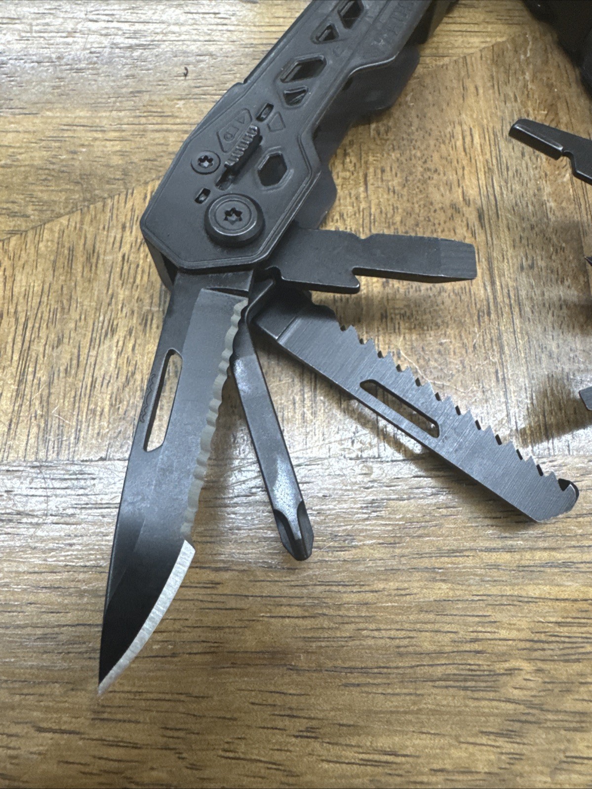 Gerber Truss Multitool Black with Multi-Position Sheath 30-001779 NEW