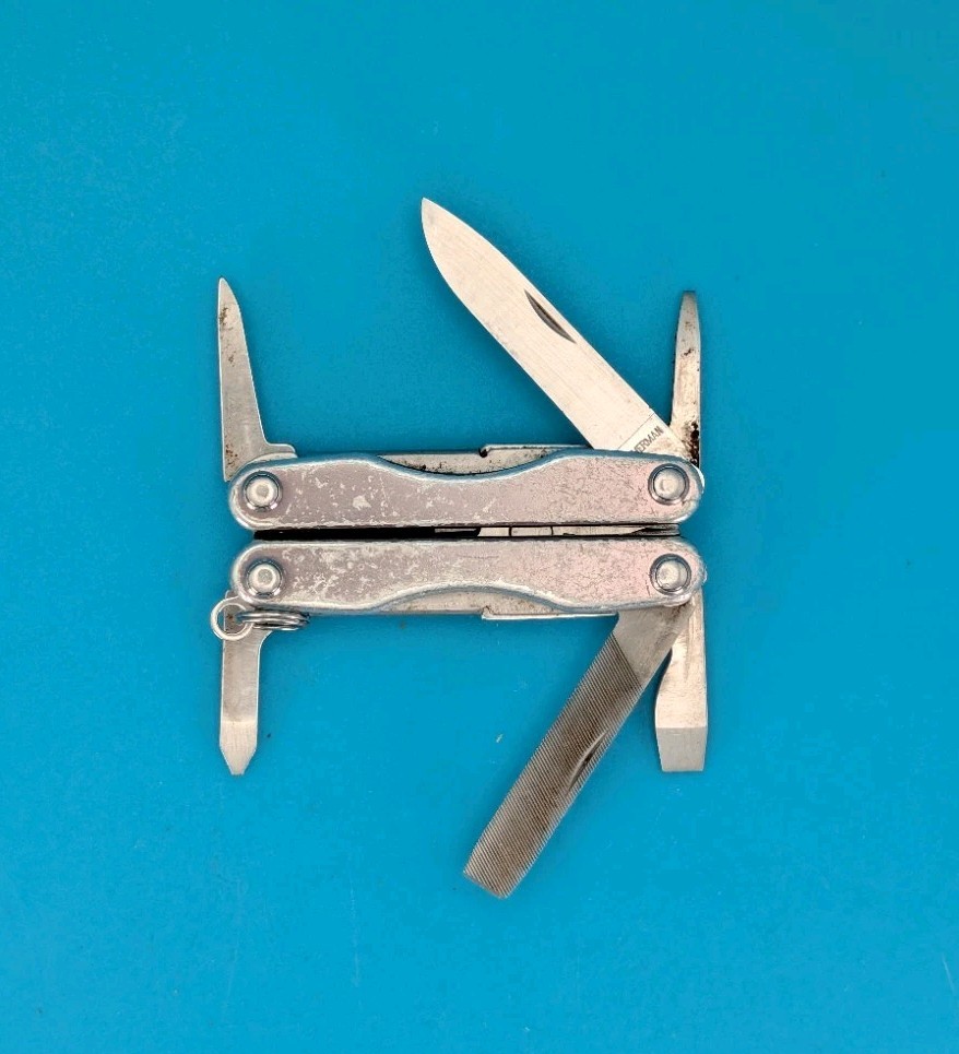 Leatherman Squirt P4 Multi-Tool, Key Ring, Retired, GRAY!