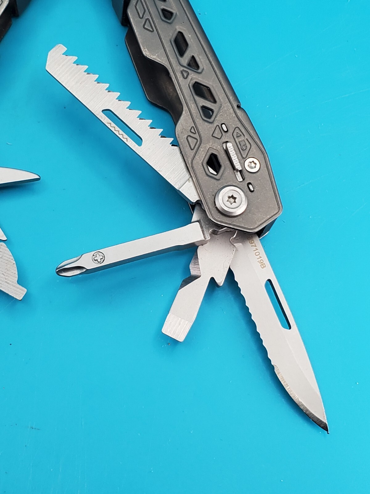 Gerber Truss Multi-Tool! FAST SHIPPING! WITH SHEATH!