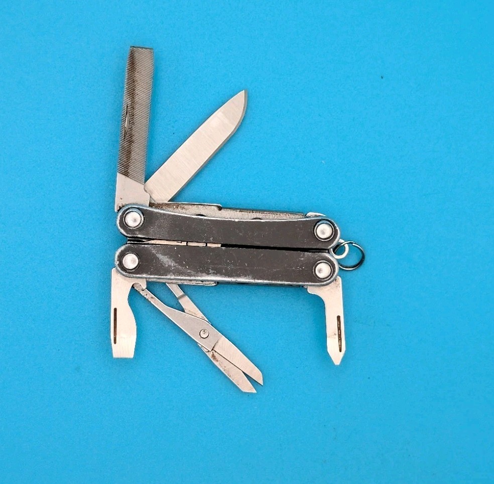 Leatherman SQUIRT PS4 Multi-Tool! BLACK! *broken scissors spring*