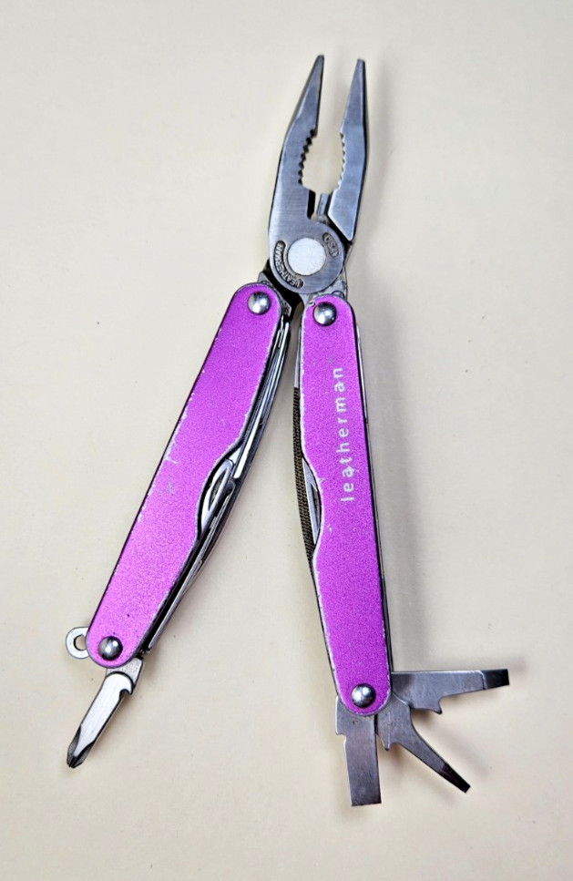 Leatherman Juice XE6 Purple Multi-Tool – Retired Collectable