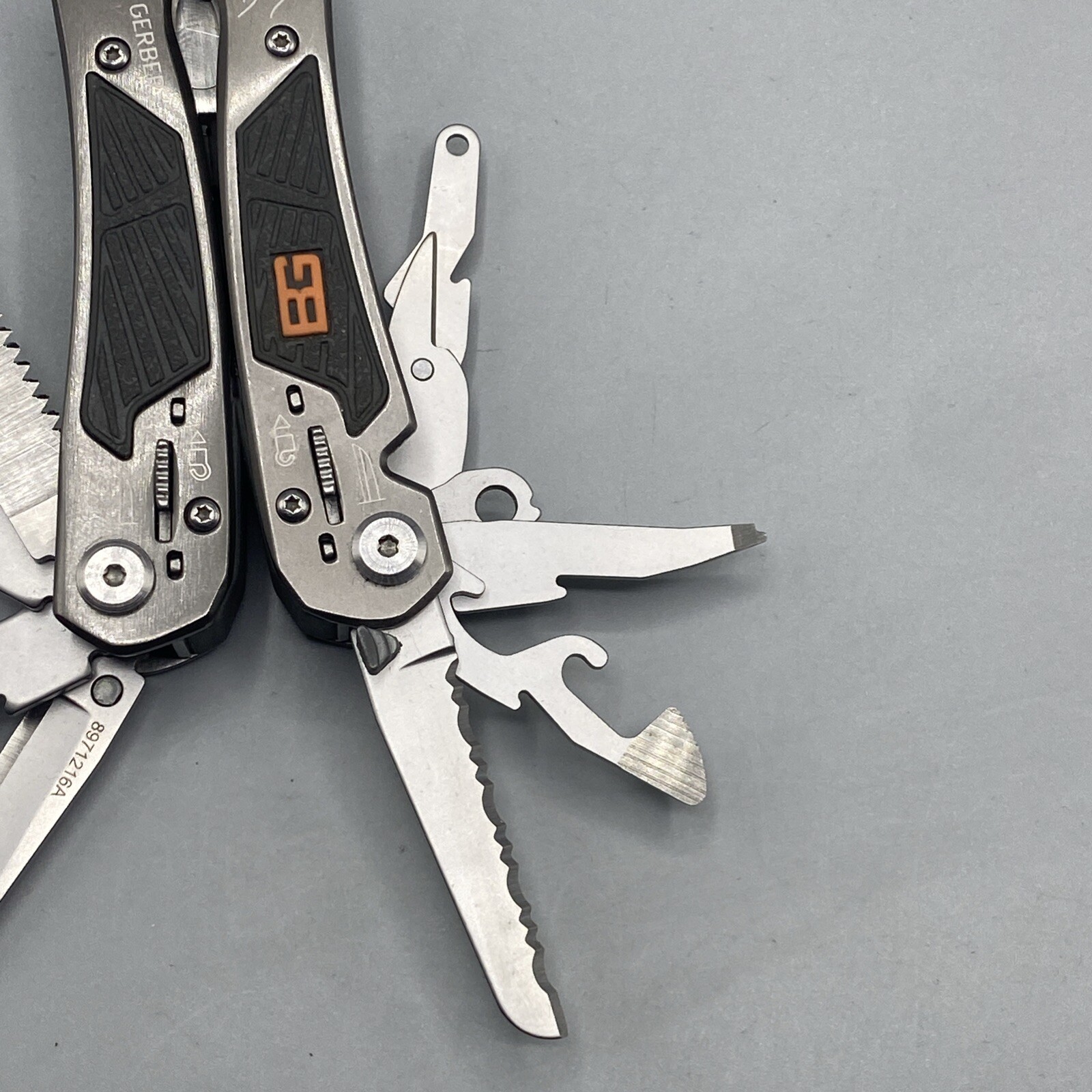 Gerber Bear Grylls Ultimate Multi tool with Sheath – Gray