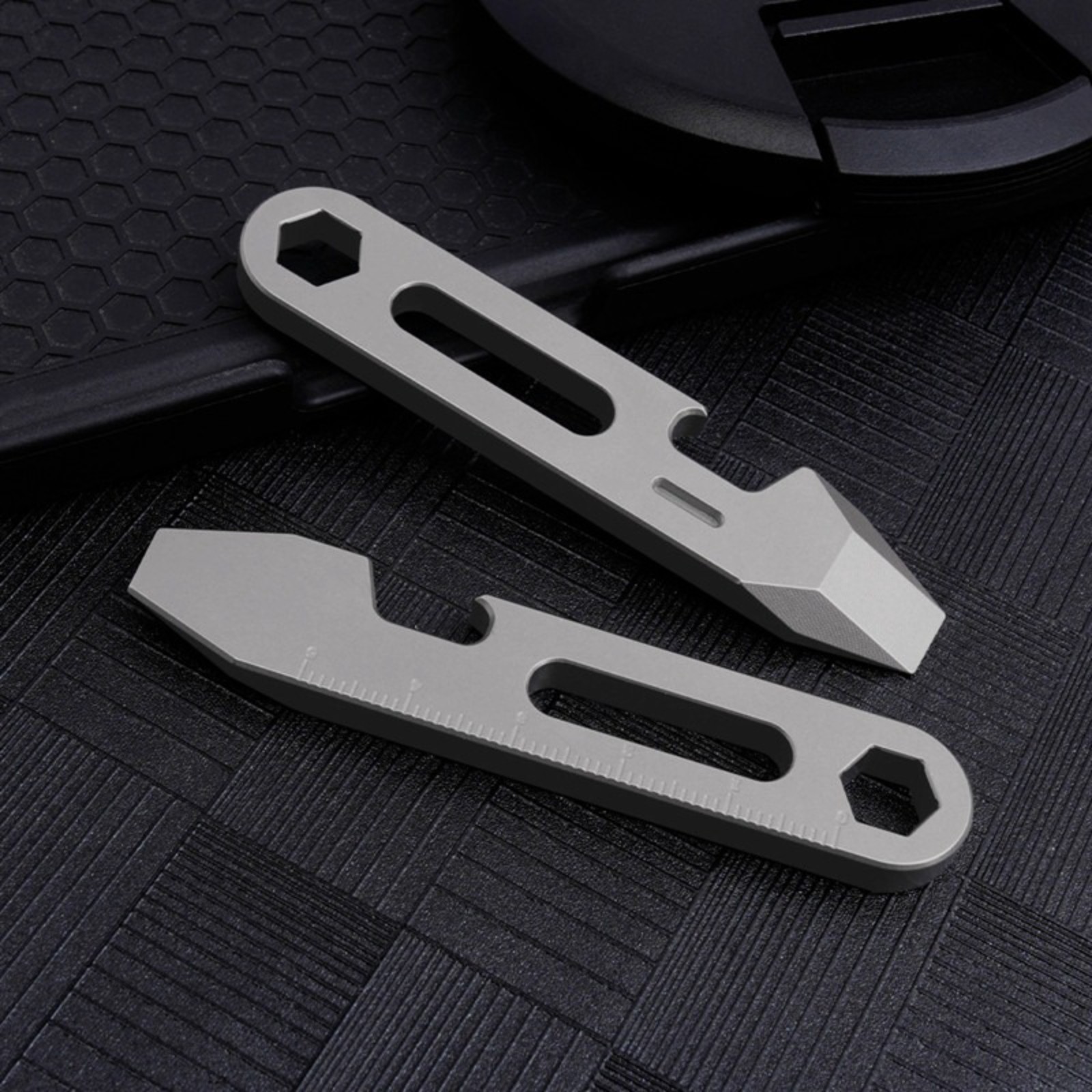 1PC Mini Titanium Alloy Keychain Pry Bar Crowbar Opener EDC Outdoor Multi Tools