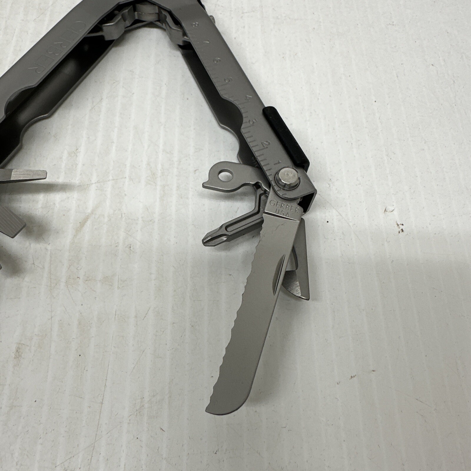 Gerber MP600 Multitool Multi-Plier w/ Sheath Silver Pliers Knife Drivers USA