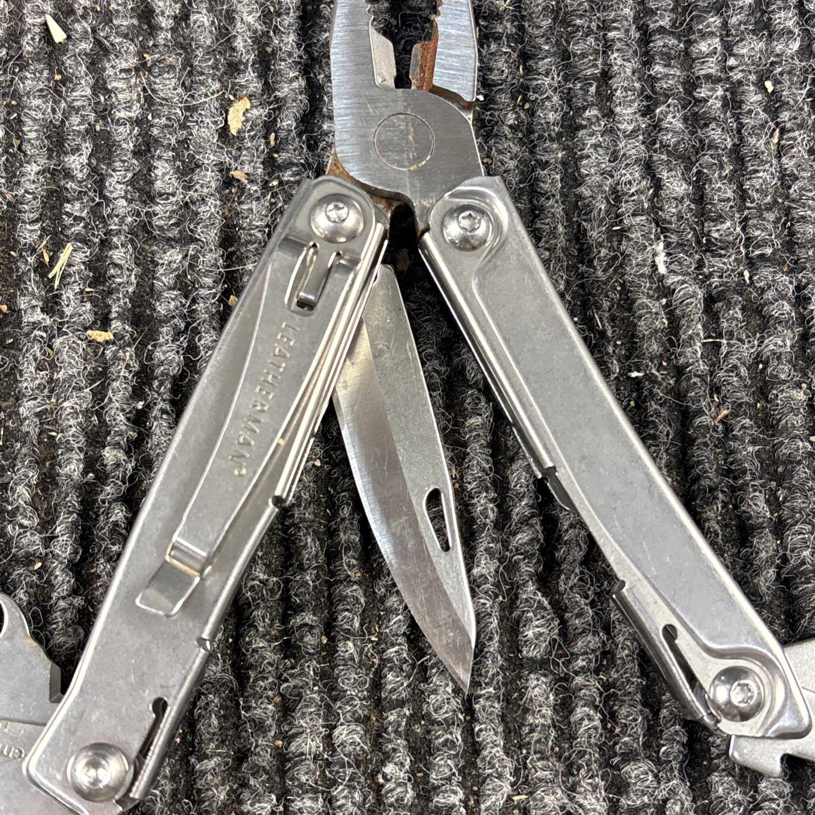 Leatherman Rev 3.8″ Multi-Tool, Stainless! USED (050)