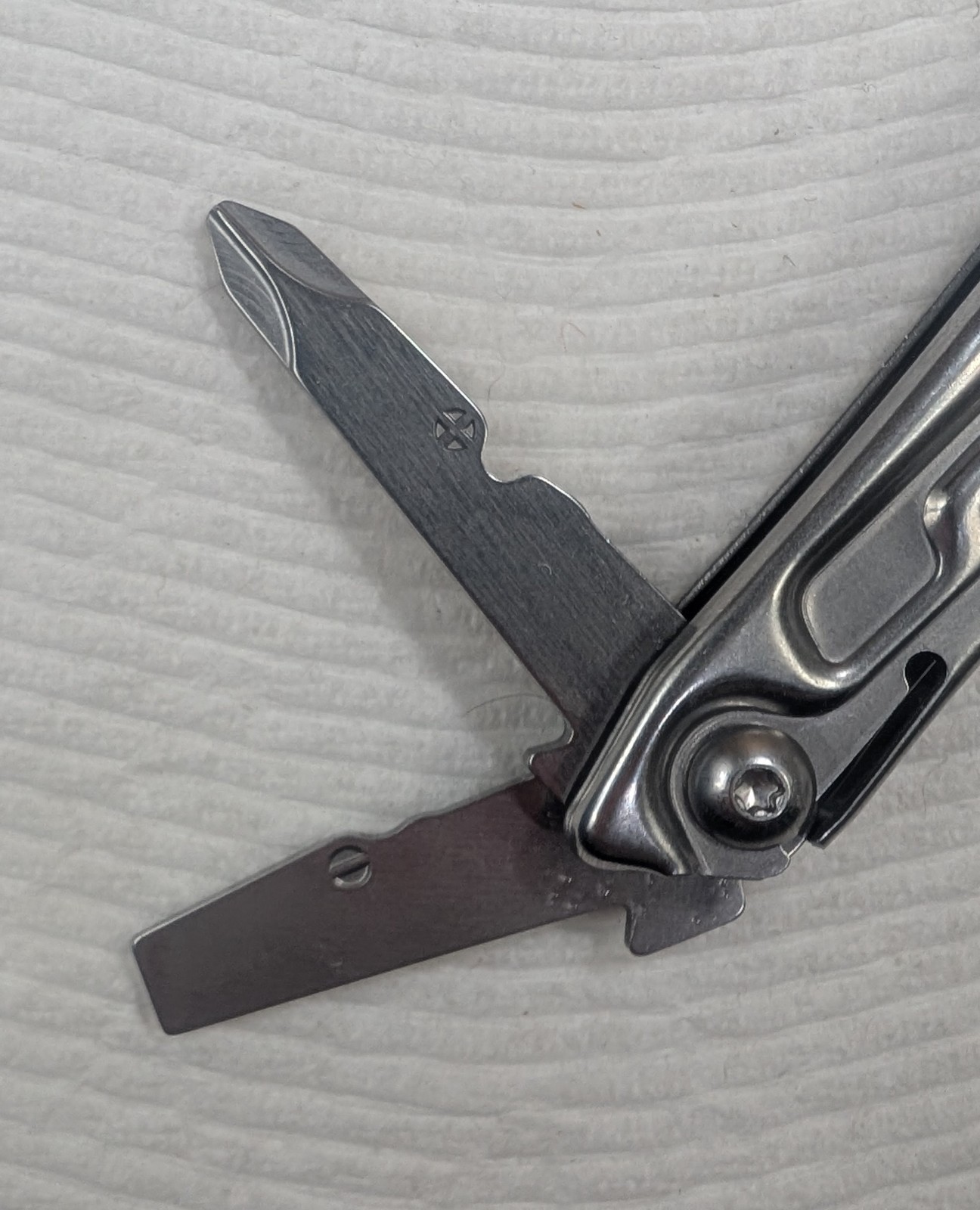 Leatherman Bolster 13-in-1 Multi-tool Folding Pocket Knife with Pliers Stainless