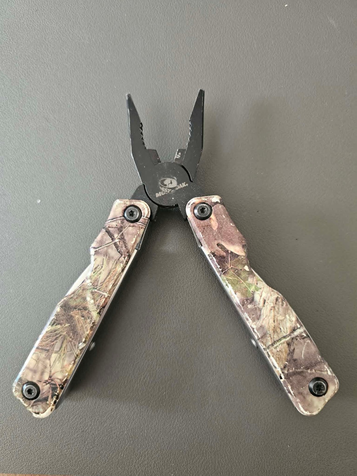 Mossy Oak Camo Multi-Tool Pocket Plier Knife – USED