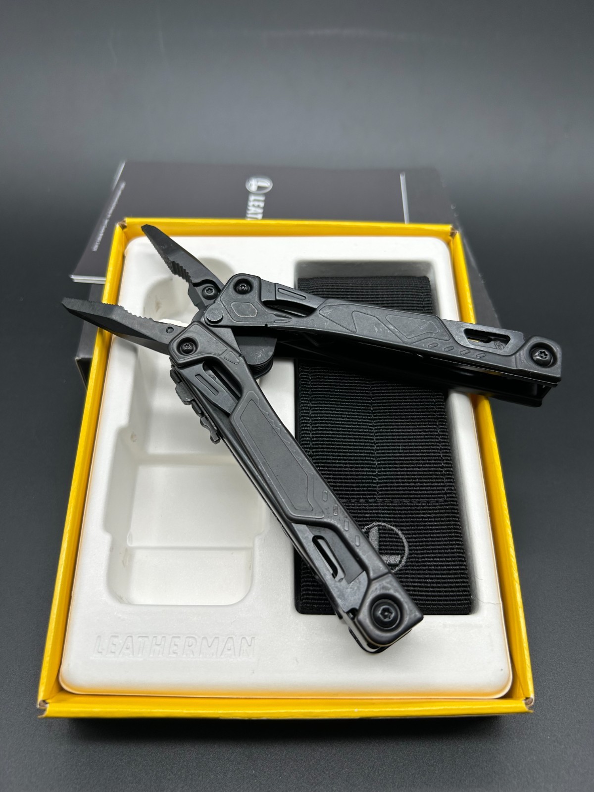 Leatherman OHT BLACK Multi-Tool – 16-in-1 One-Hand Operation, Military Grade
