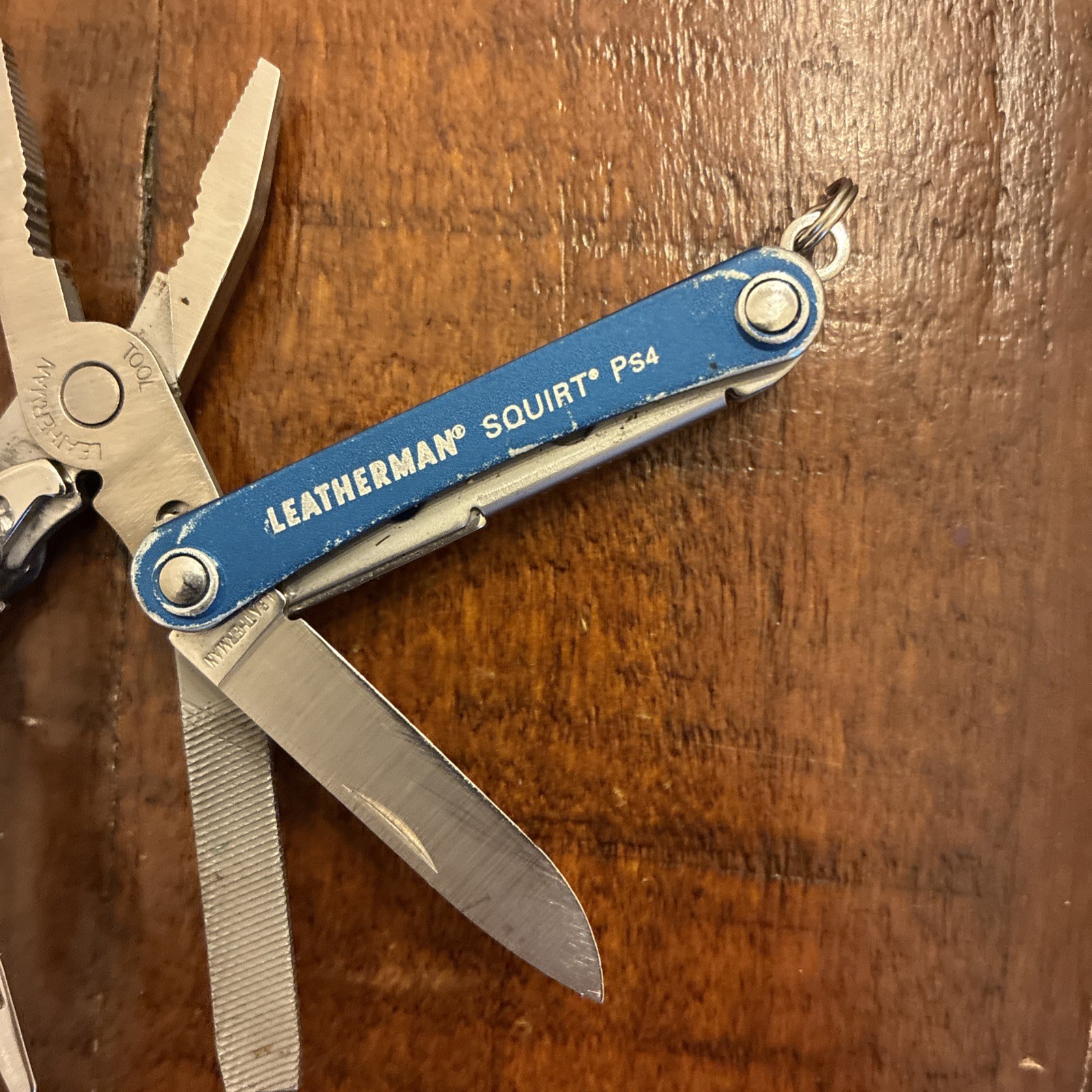 Leatherman Squirt PS4 Multi Tool, Knife, Pliers – Blue – Pat Pend – Excellent
