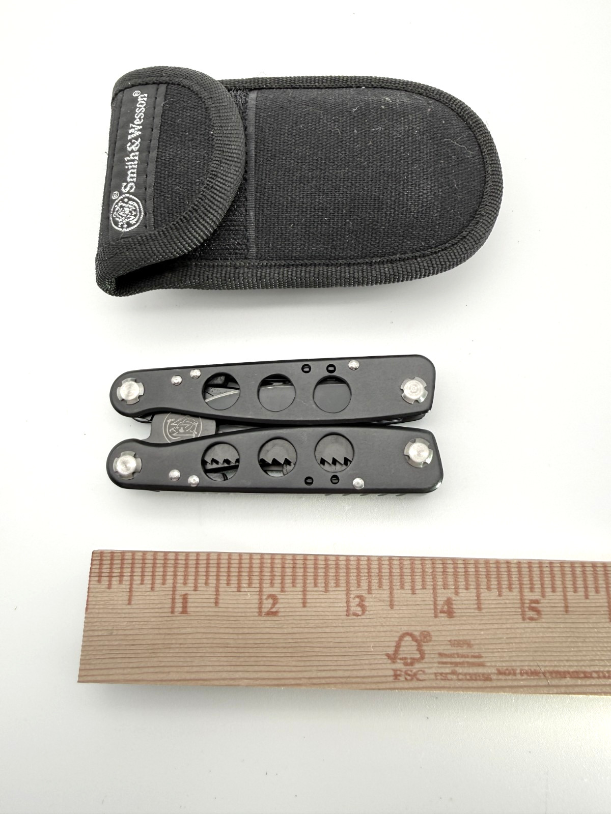Smith & Wesson Black Multi Tool Pliers Knife Saw Screwdriver w/ Sheath EDC