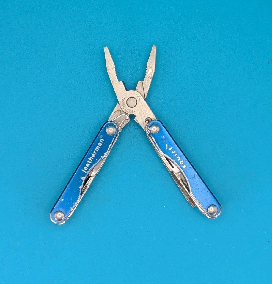 Leatherman Squirt P4 Multi-Tool, Key Ring, Retired, BLUE! USED