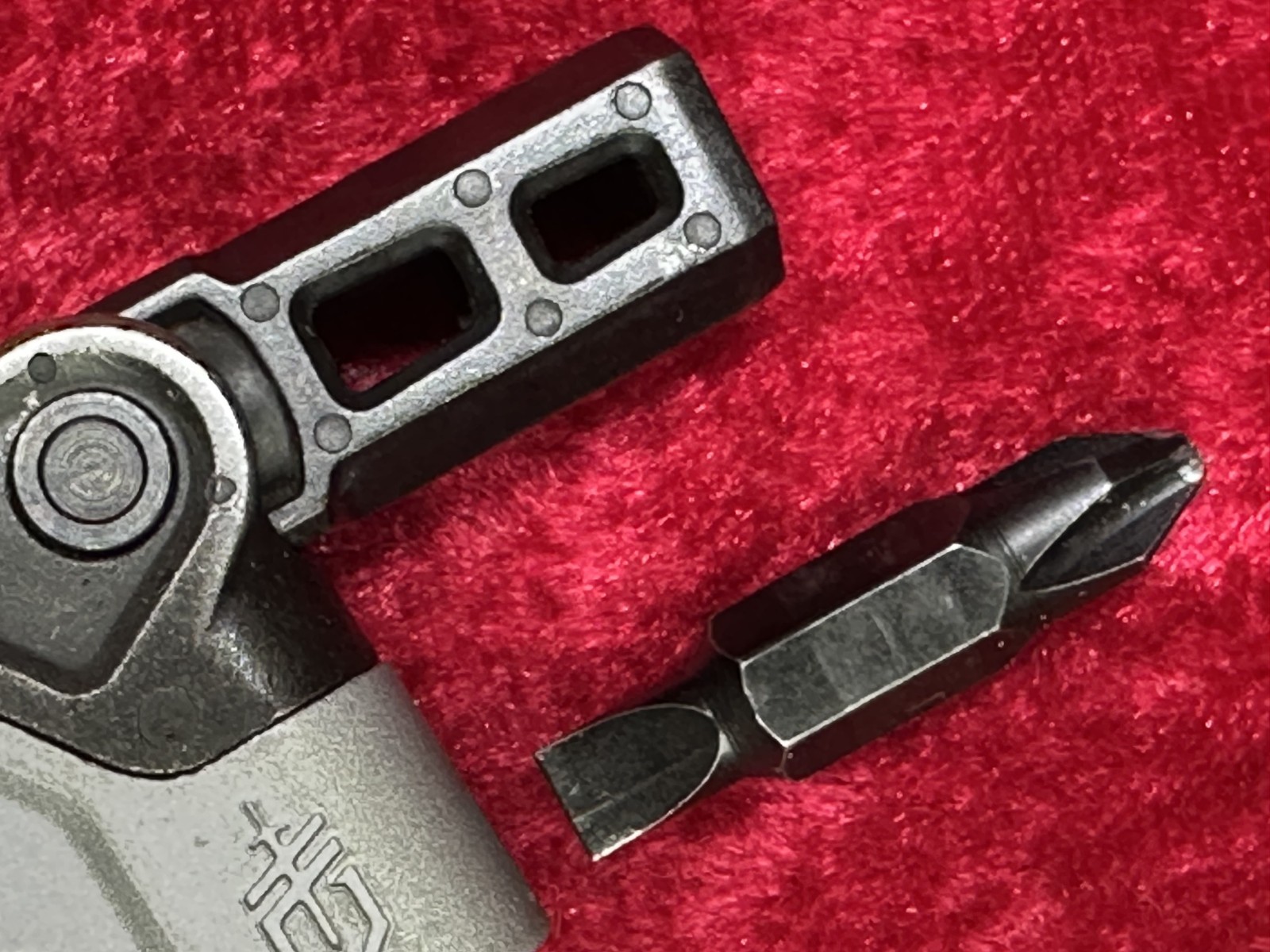 Gerber Lockdown Drive Aluminum Handle Pocket Multi-Tool 7-in-1 w/Pocket Clip(639