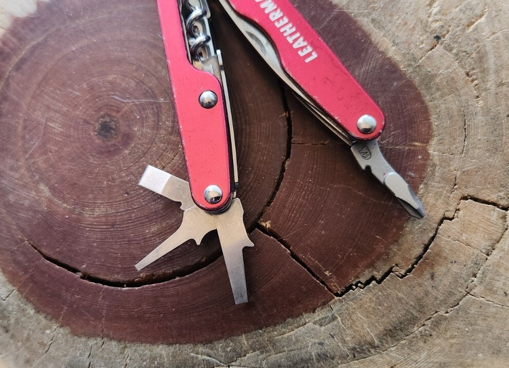 leatherman juice C2 Multi Tool Inferno Red Retired Vintage Preowned Made – W87
