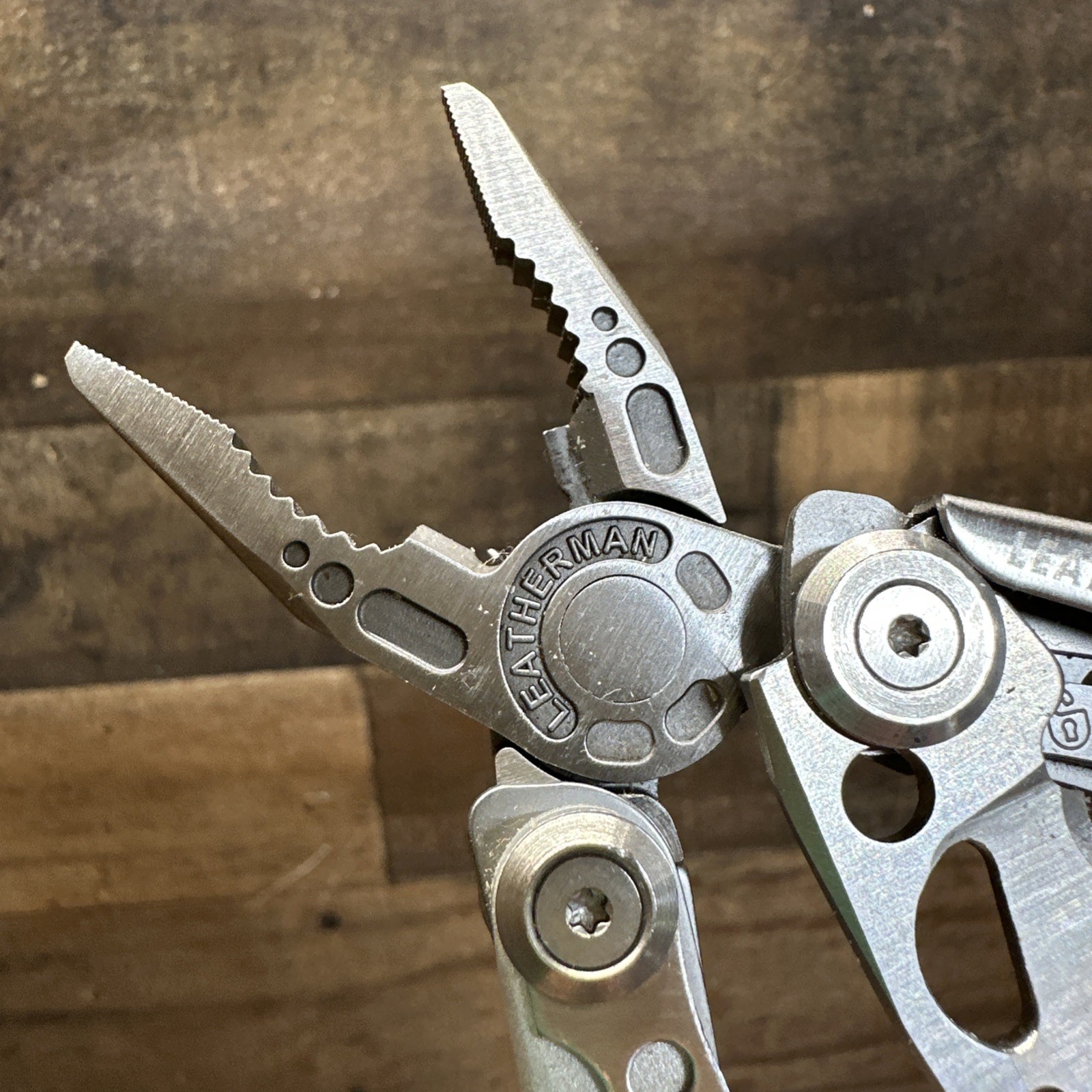 Leatherman Skeletool Multi-Tool, Stainless EUC