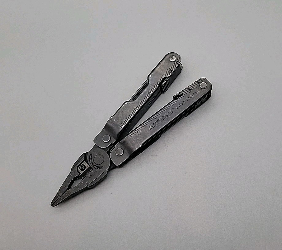 Leatherman Super Tool 300 Multi-Tool – Dated 0716 – LOGO Lee, Ryan / Stay Sharp