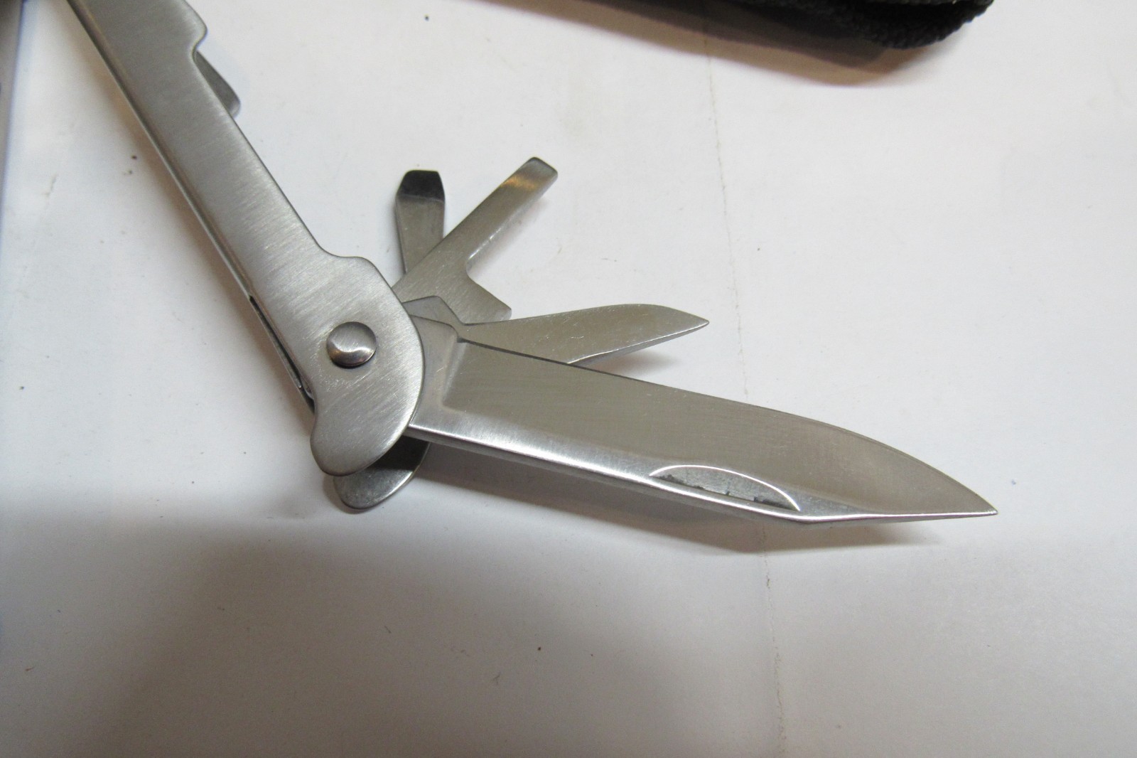 Multi Tool Pliers with 8 Attached Accessories and Case Bits