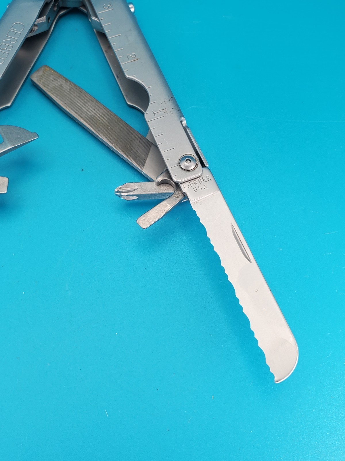 Gerber Vintage Stainless Steel Bluntnose MP400 Multi-Tool! *BLADE CHIPPED*