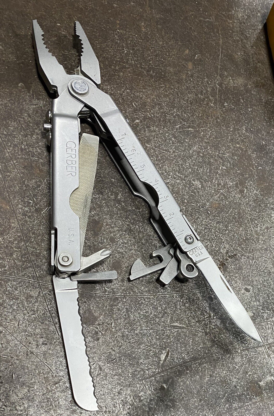 Vintage Gerber MP Bluntnose Multi Tool Knife File Screwdrivers Saw Pliers