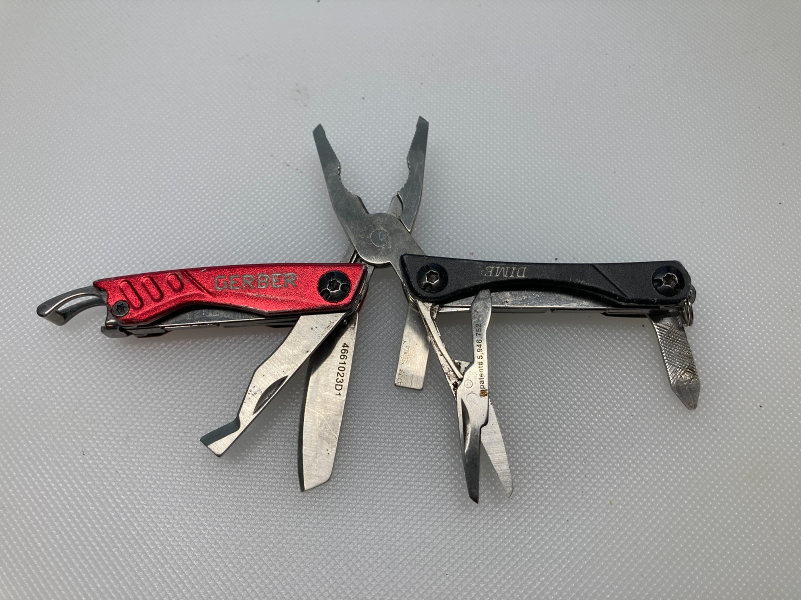 Gerber Dime Mini Multi-Tool, Knife, Pliers, Scissors, Red (D)